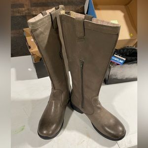 Keen Tyretread knee-high boots